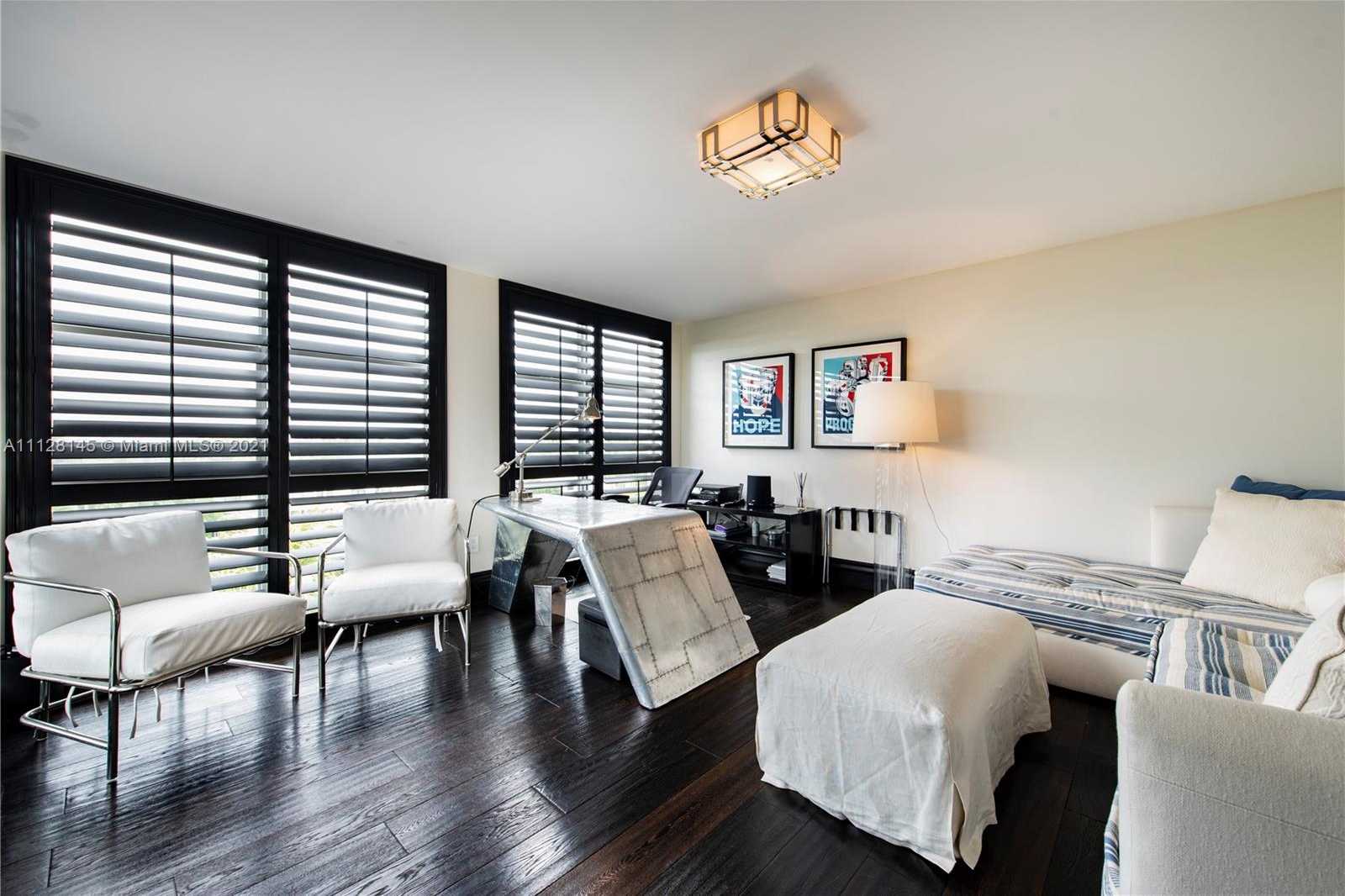 Small Image of 6101 Laguna Dr W, Miami Beach, FL 33141, USA Number 22