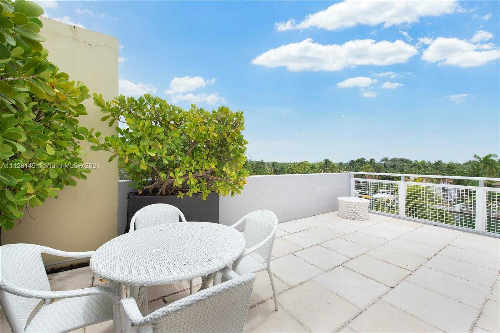 Small Image of 6101 Laguna Dr W, Miami Beach, FL 33141, USA Number 23
