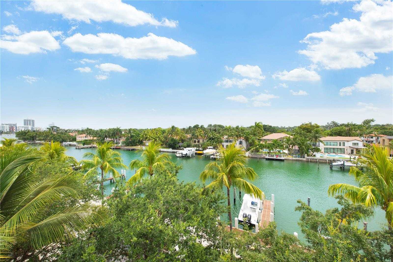 Small Image of 6101 Laguna Dr W, Miami Beach, FL 33141, USA Number 24