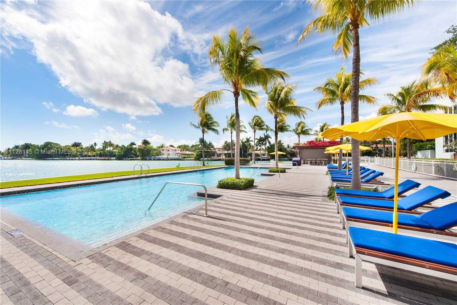 Small Image of 6101 Laguna Dr W, Miami Beach, FL 33141, USA Number 25