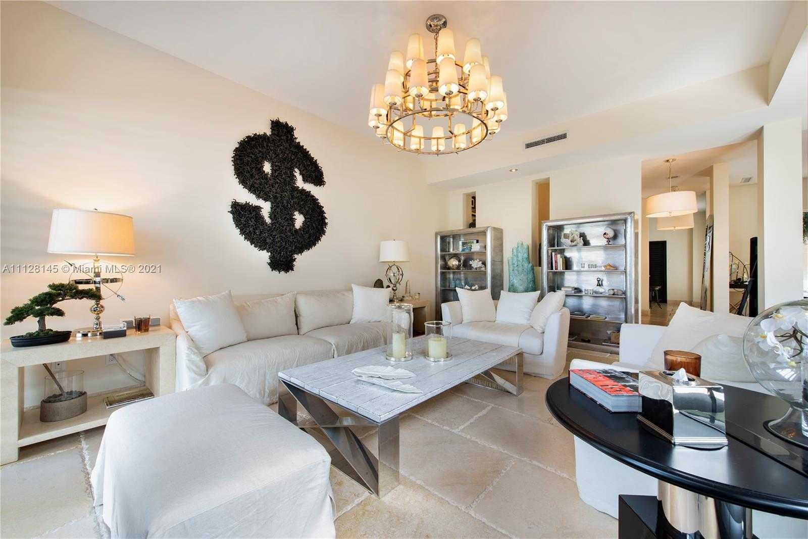 Small Image of 6101 Laguna Dr W, Miami Beach, FL 33141, USA Number 5