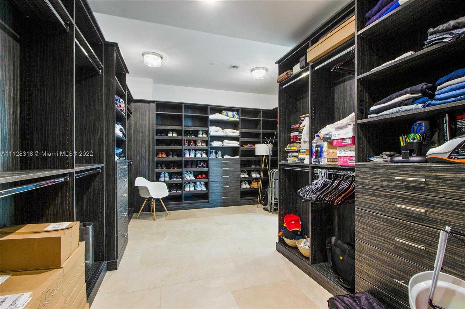 Small Image of 900 Brickell Key Blvd, Miami, FL 33131, USA Number 21