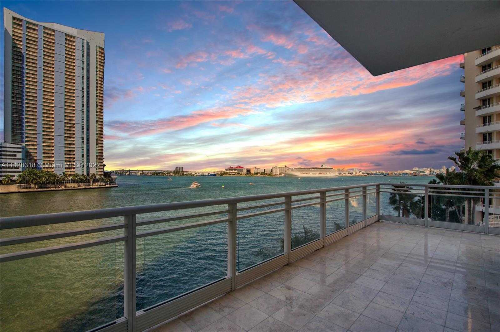 Small Image of 900 Brickell Key Blvd, Miami, FL 33131, USA Number 3