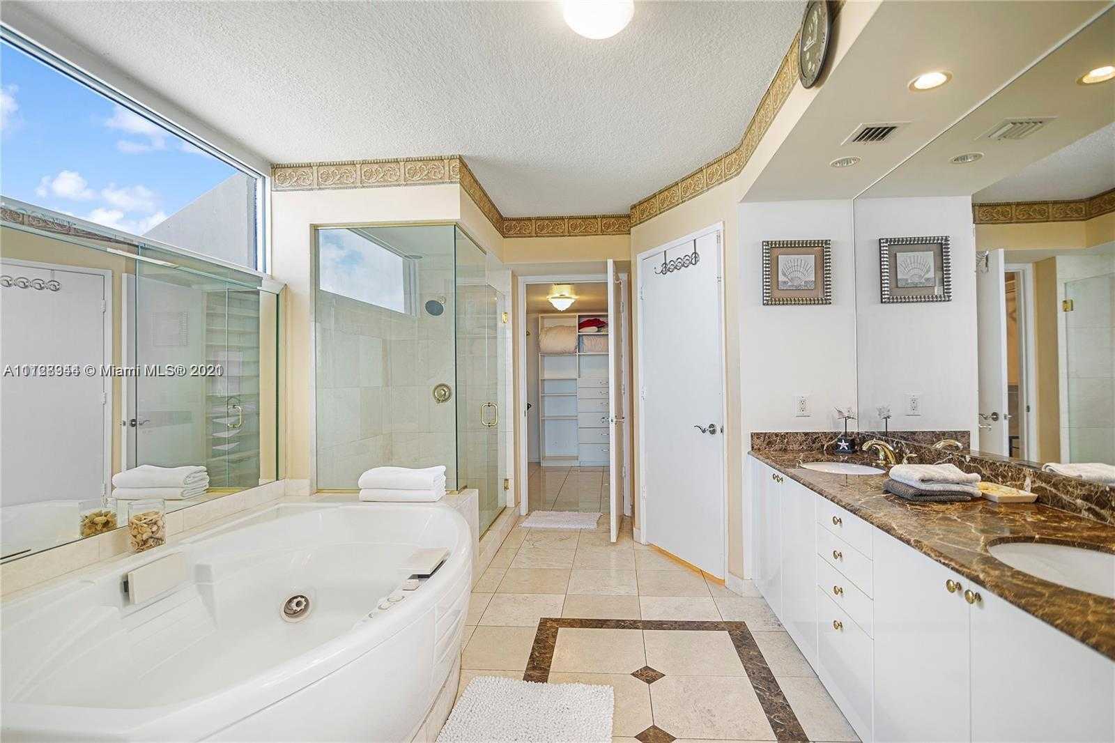 Small Image of 17555 Collins Ave, Sunny Isles Beach, FL 33160, USA Number 13
