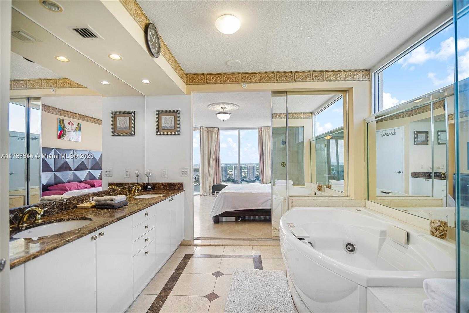 Small Image of 17555 Collins Ave, Sunny Isles Beach, FL 33160, USA Number 15