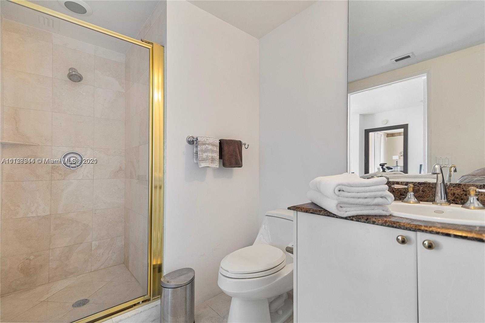 Small Image of 17555 Collins Ave, Sunny Isles Beach, FL 33160, USA Number 17