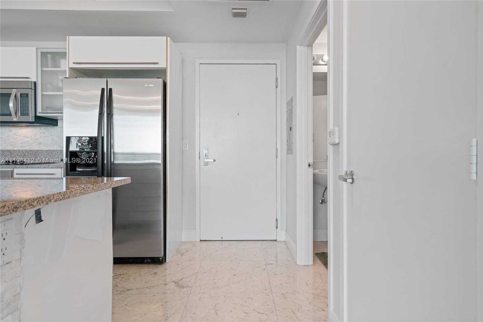 Small Image of 888 Biscayne Blvd, Miami, FL 33132, USA Number 4
