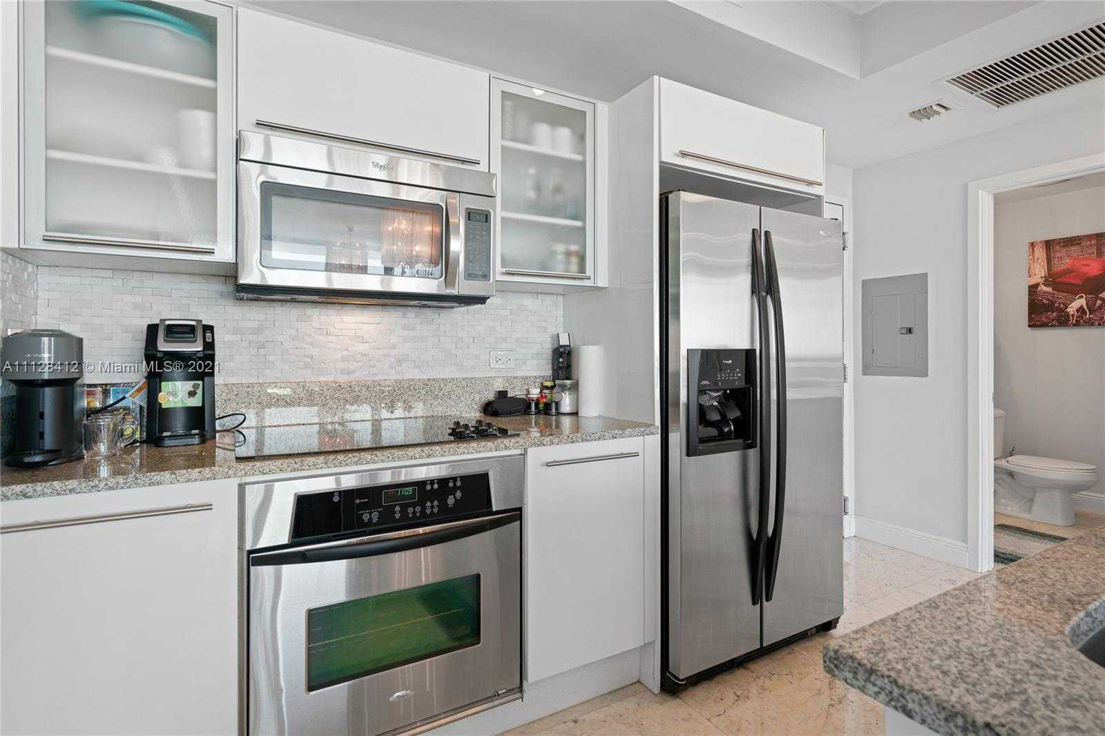Small Image of 888 Biscayne Blvd, Miami, FL 33132, USA Number 8