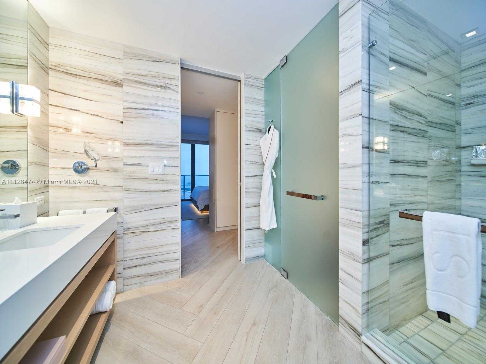 Small Image of 2201 Collins Ave, Miami Beach, FL 33139, USA Number 4