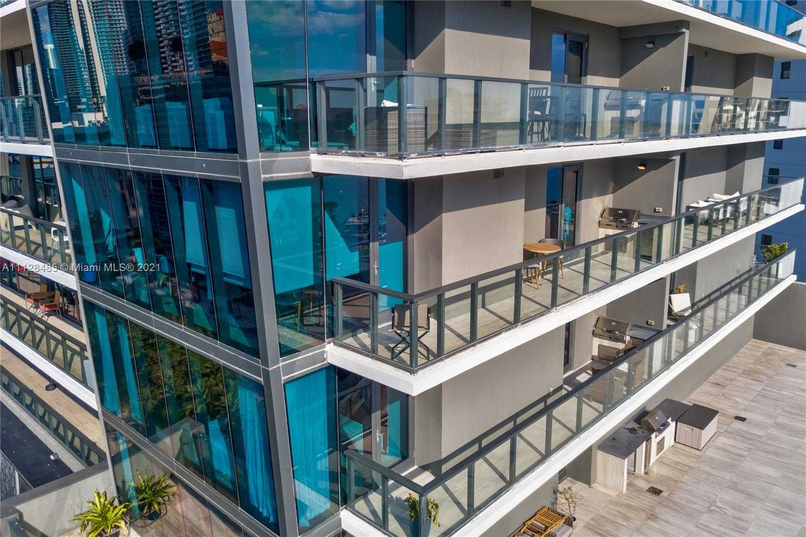 Small Image of 1451 Brickell Ave, Miami, FL 33131, USA Number 2