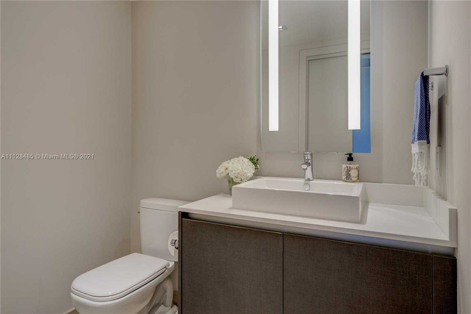 Small Image of 1451 Brickell Ave, Miami, FL 33131, USA Number 6
