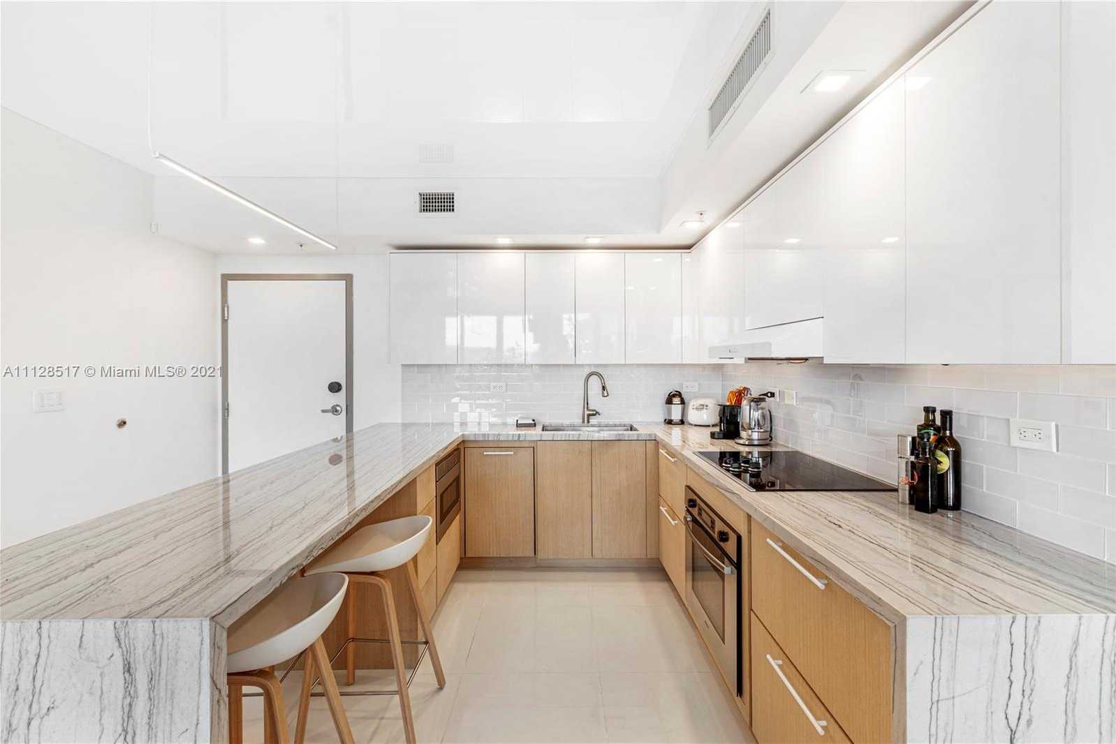 Small Image of 2155 Washington Ct, Miami Beach, FL 33139, USA Number 16