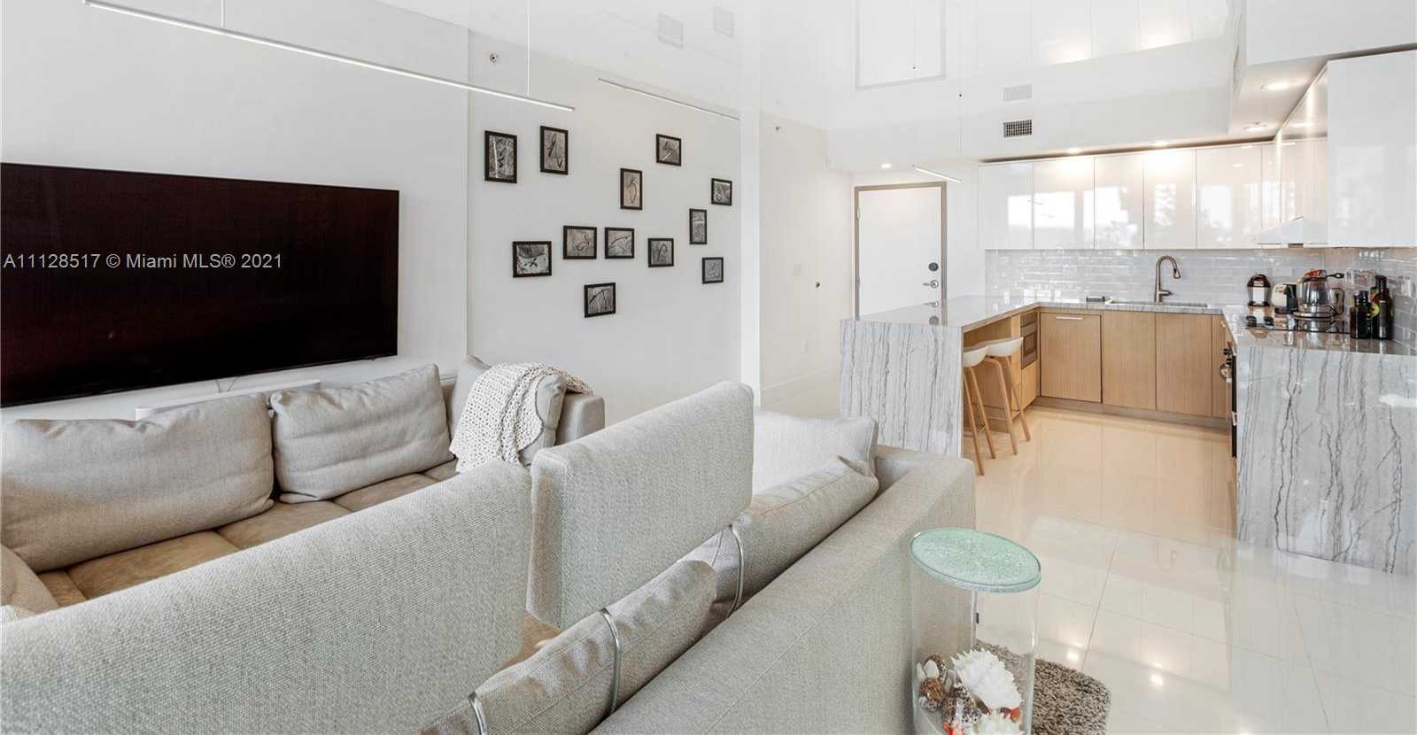 Small Image of 2155 Washington Ct, Miami Beach, FL 33139, USA Number 17