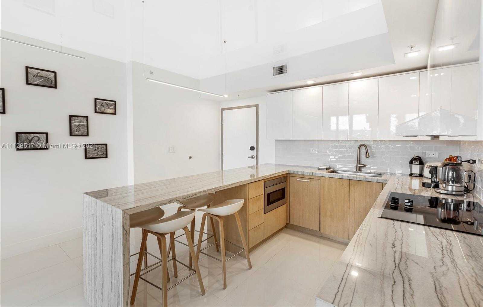 Small Image of 2155 Washington Ct, Miami Beach, FL 33139, USA Number 3