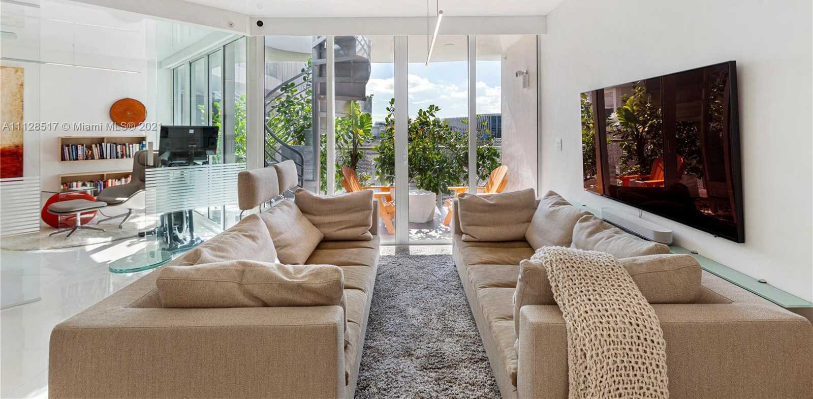 Small Image of 2155 Washington Ct, Miami Beach, FL 33139, USA Number 5