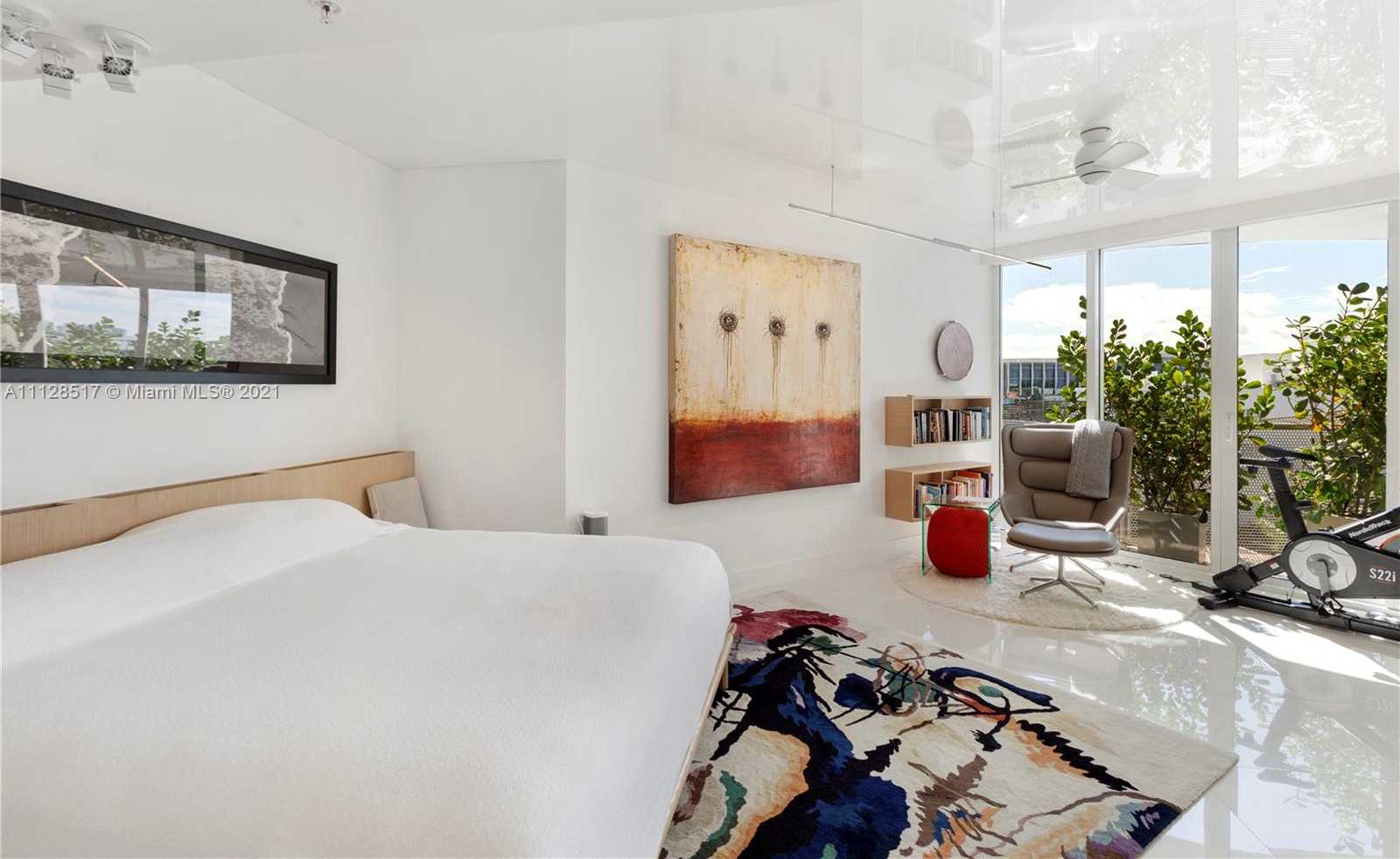 Small Image of 2155 Washington Ct, Miami Beach, FL 33139, USA Number 8