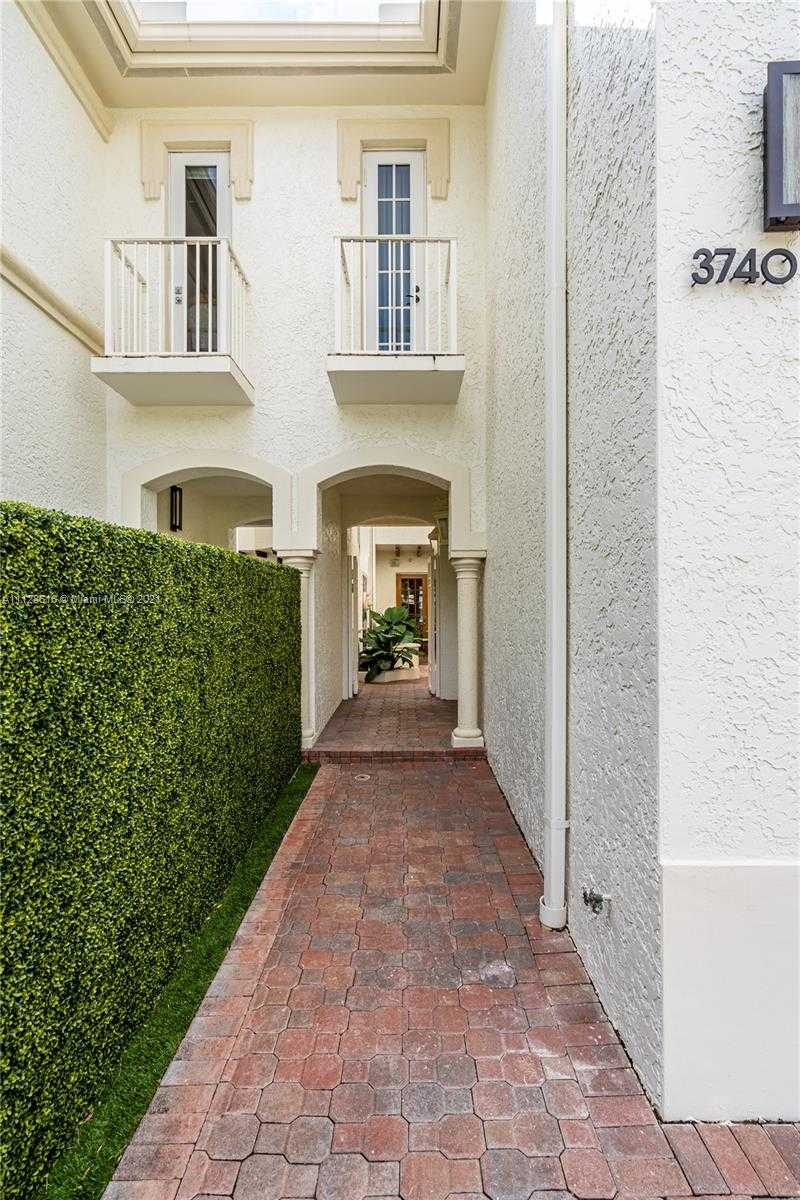 Small Image of 3740 NE 199th Terrace, Aventura, FL 33180, USA Number 16