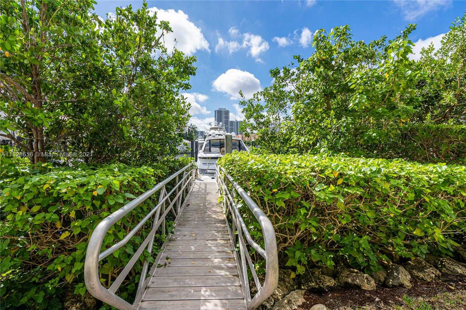 Small Image of 3740 NE 199th Terrace, Aventura, FL 33180, USA Number 28