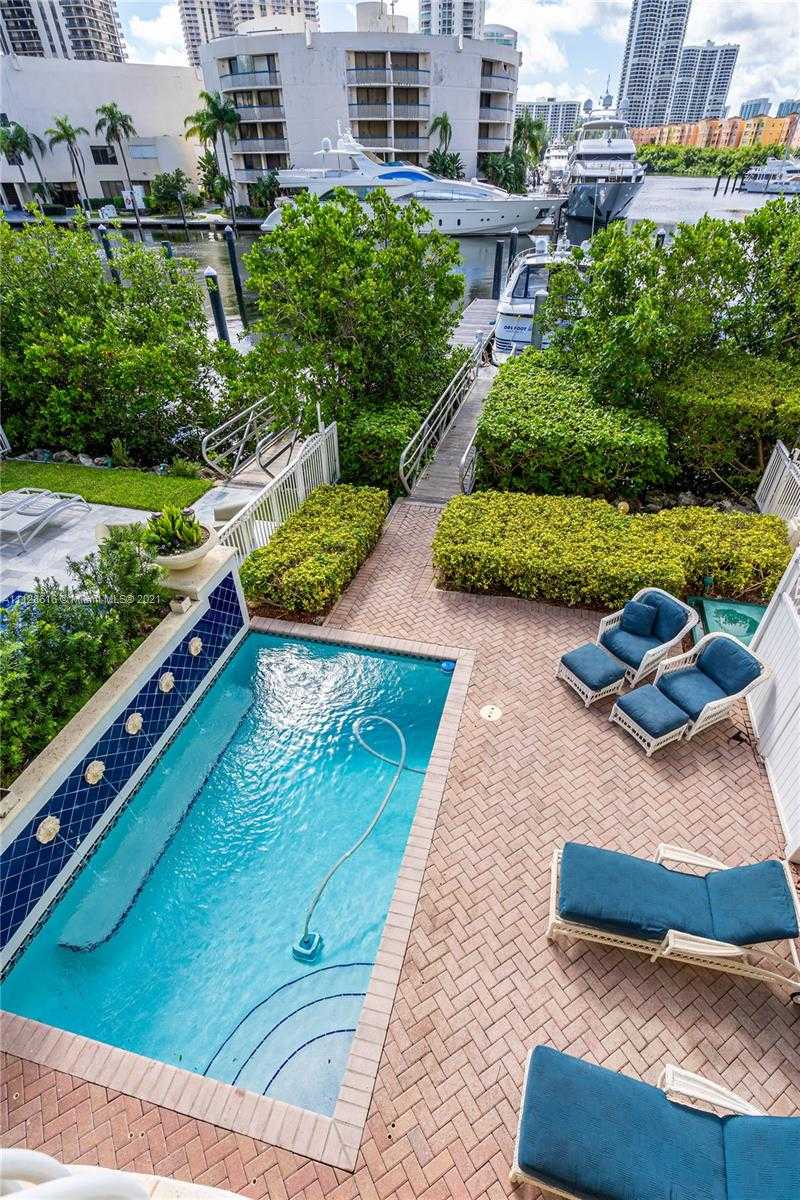 Small Image of 3740 NE 199th Terrace, Aventura, FL 33180, USA Number 37