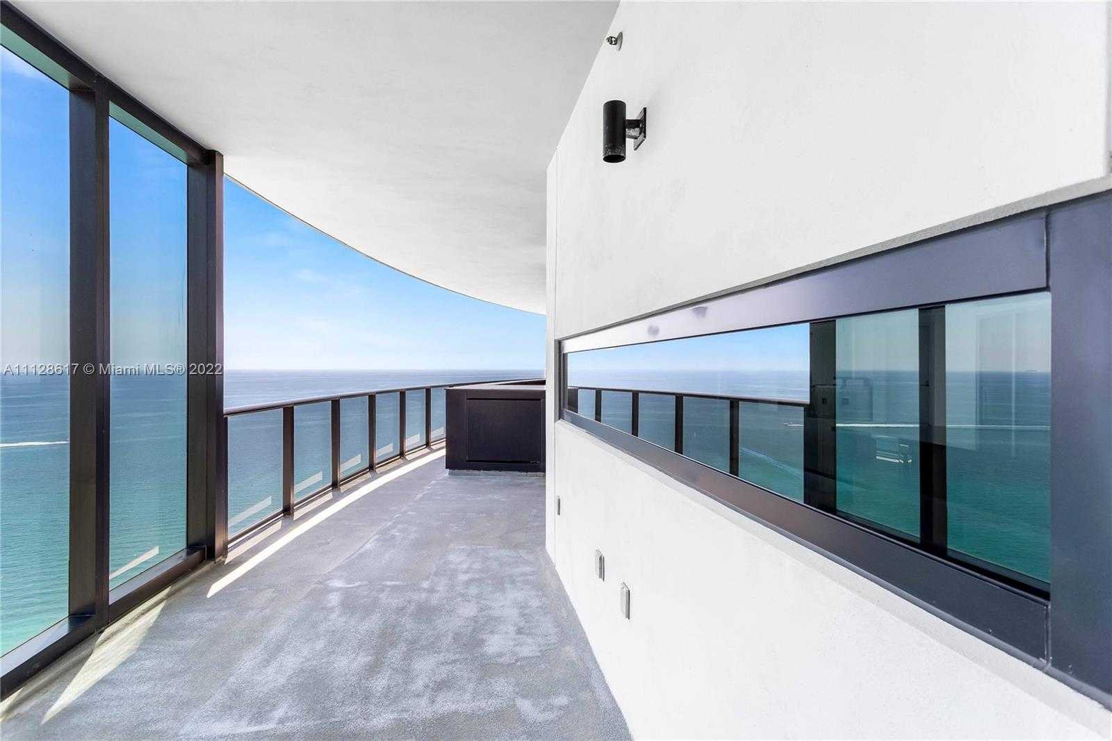 Small Image of 18555 Collins Ave, Sunny Isles Beach, FL 33160, USA Number 2