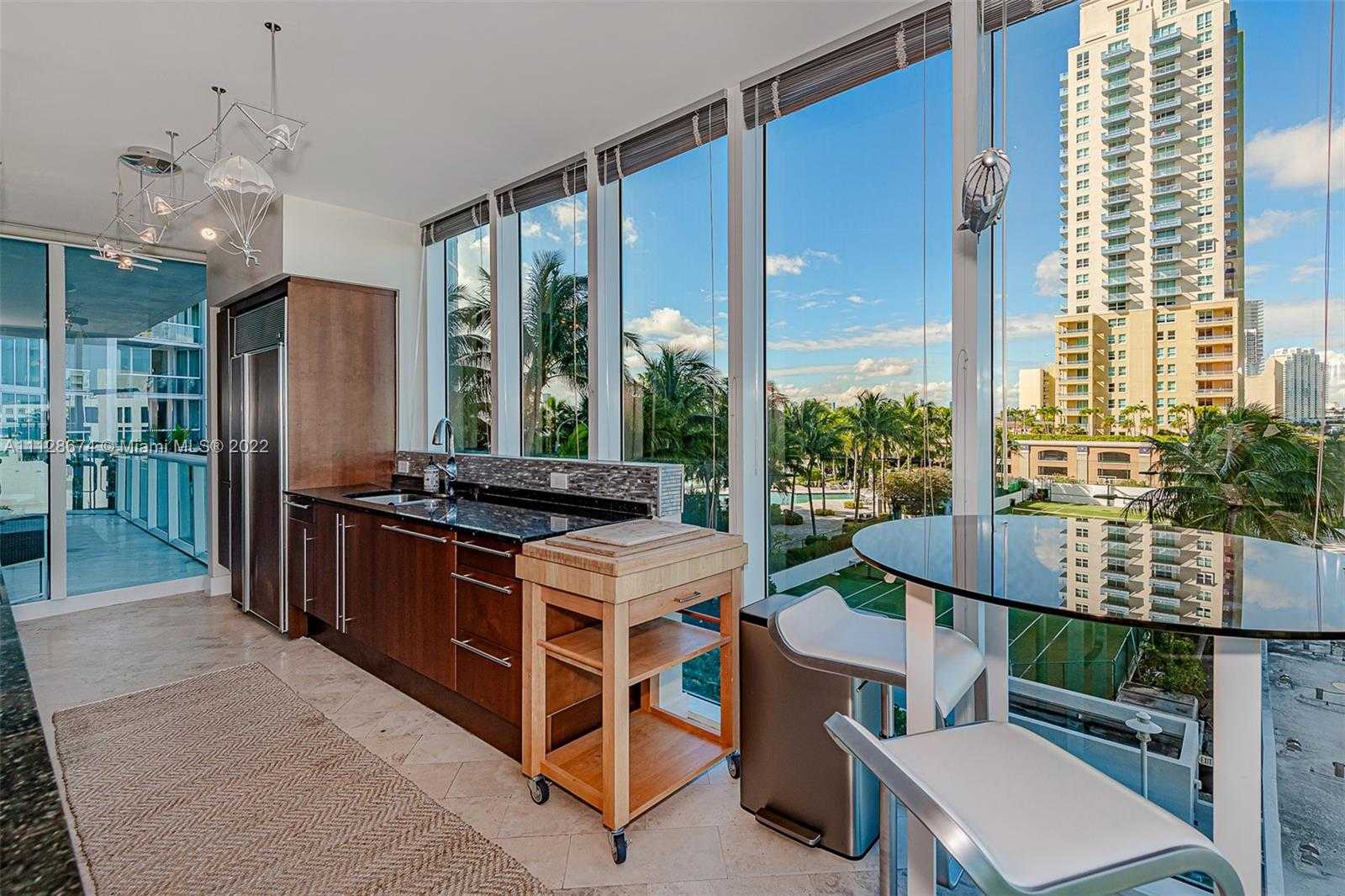 Small Image of 1000 South Pointe Dr, Miami Beach, FL 33139, USA Number 10