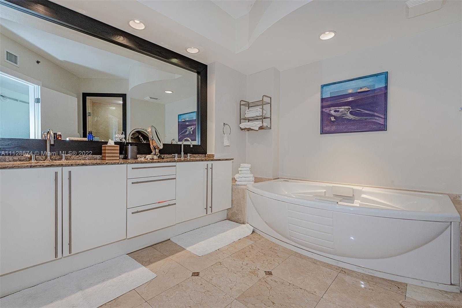 Small Image of 1000 South Pointe Dr, Miami Beach, FL 33139, USA Number 13