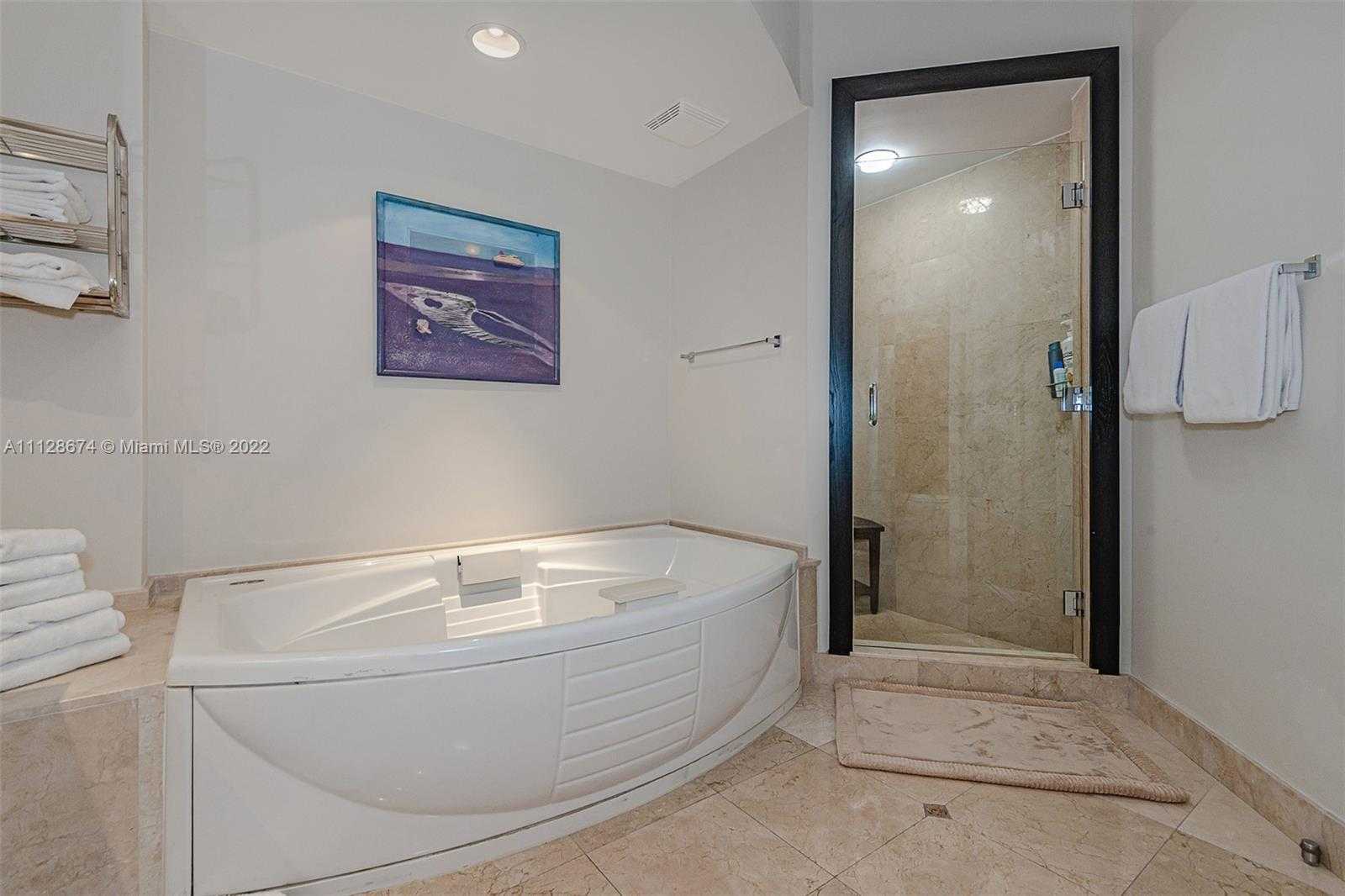 Small Image of 1000 South Pointe Dr, Miami Beach, FL 33139, USA Number 14