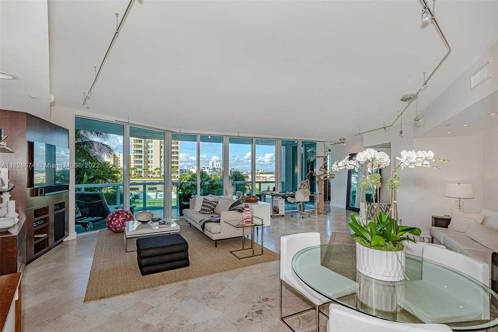 Small Image of 1000 South Pointe Dr, Miami Beach, FL 33139, USA Number 4