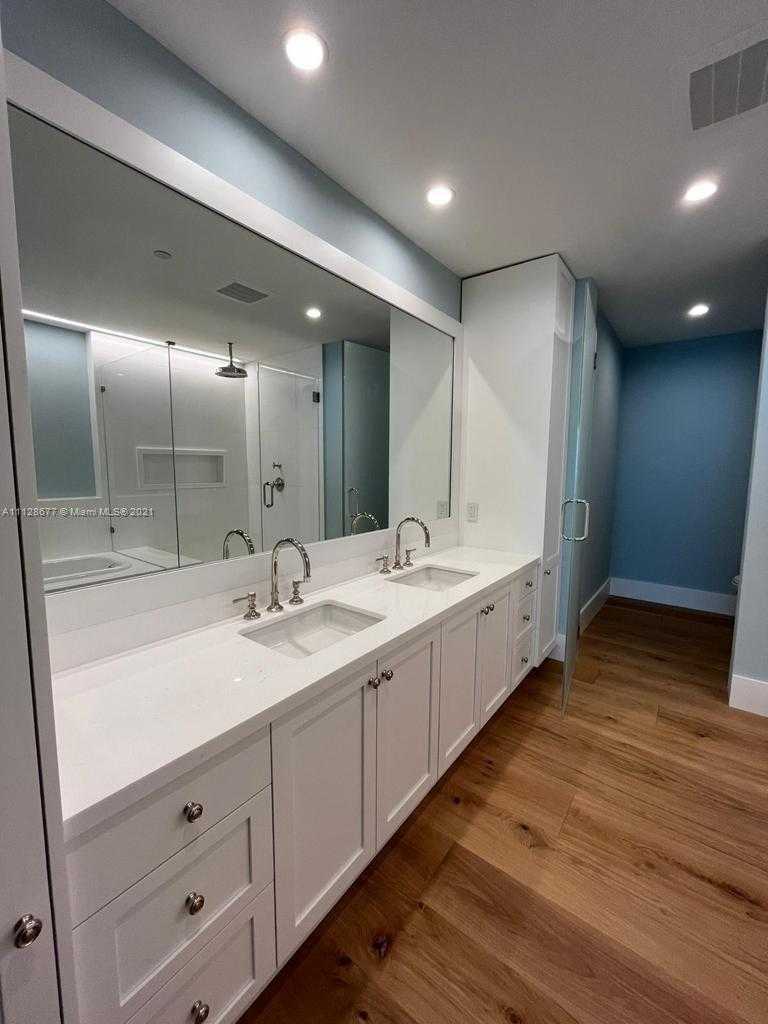 Small Image of 2627 S Bayshore Dr, Coconut Grove, FL 33133, USA Number 10