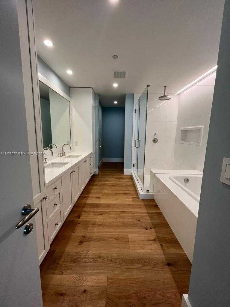 Small Image of 2627 S Bayshore Dr, Coconut Grove, FL 33133, USA Number 12