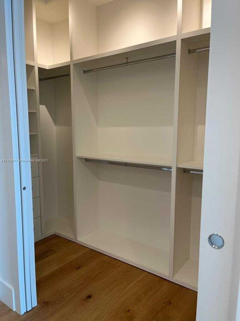 Small Image of 2627 S Bayshore Dr, Coconut Grove, FL 33133, USA Number 13