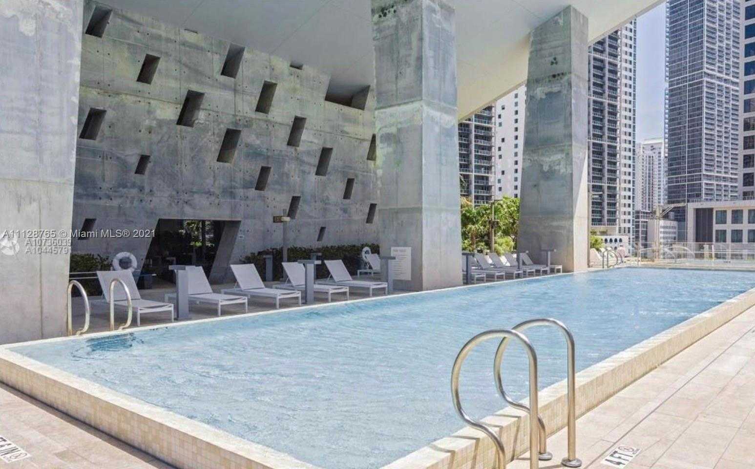 Small Image of 68 SE 6th St, Miami, FL 33131, USA Number 3