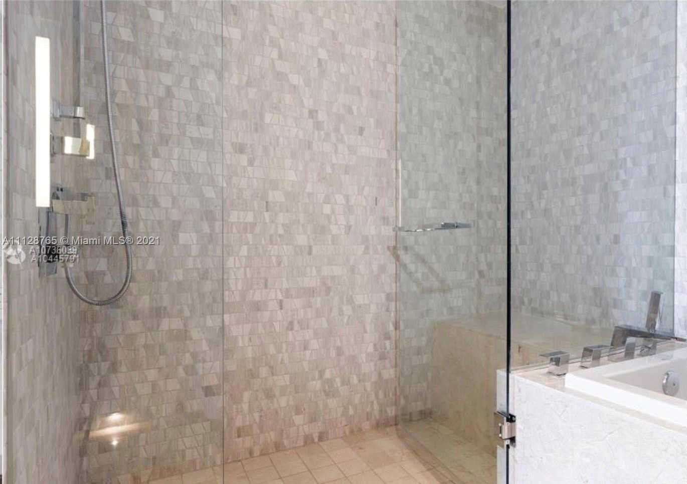 Small Image of 68 SE 6th St, Miami, FL 33131, USA Number 7