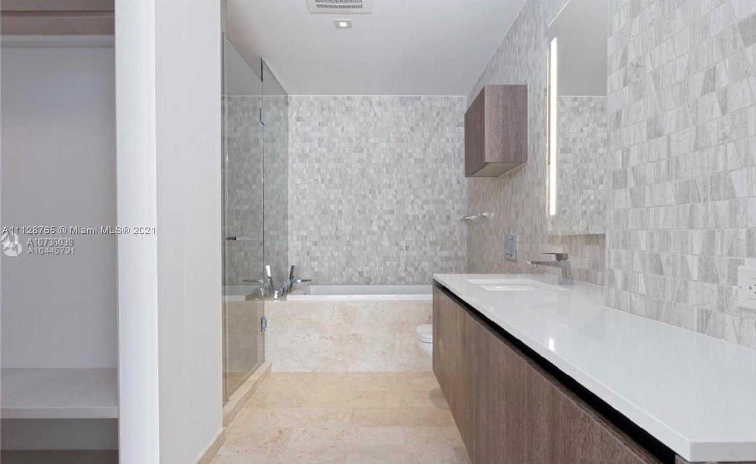 Small Image of 68 SE 6th St, Miami, FL 33131, USA Number 9