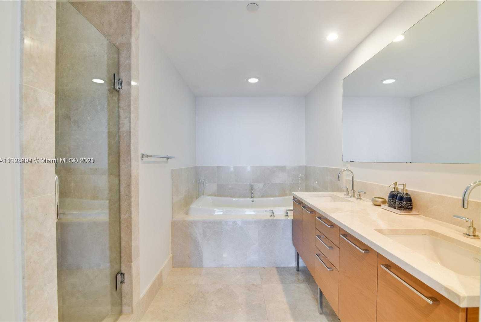 Small Image of 17001 Collins Ave, Sunny Isles Beach, FL 33160, USA Number 5