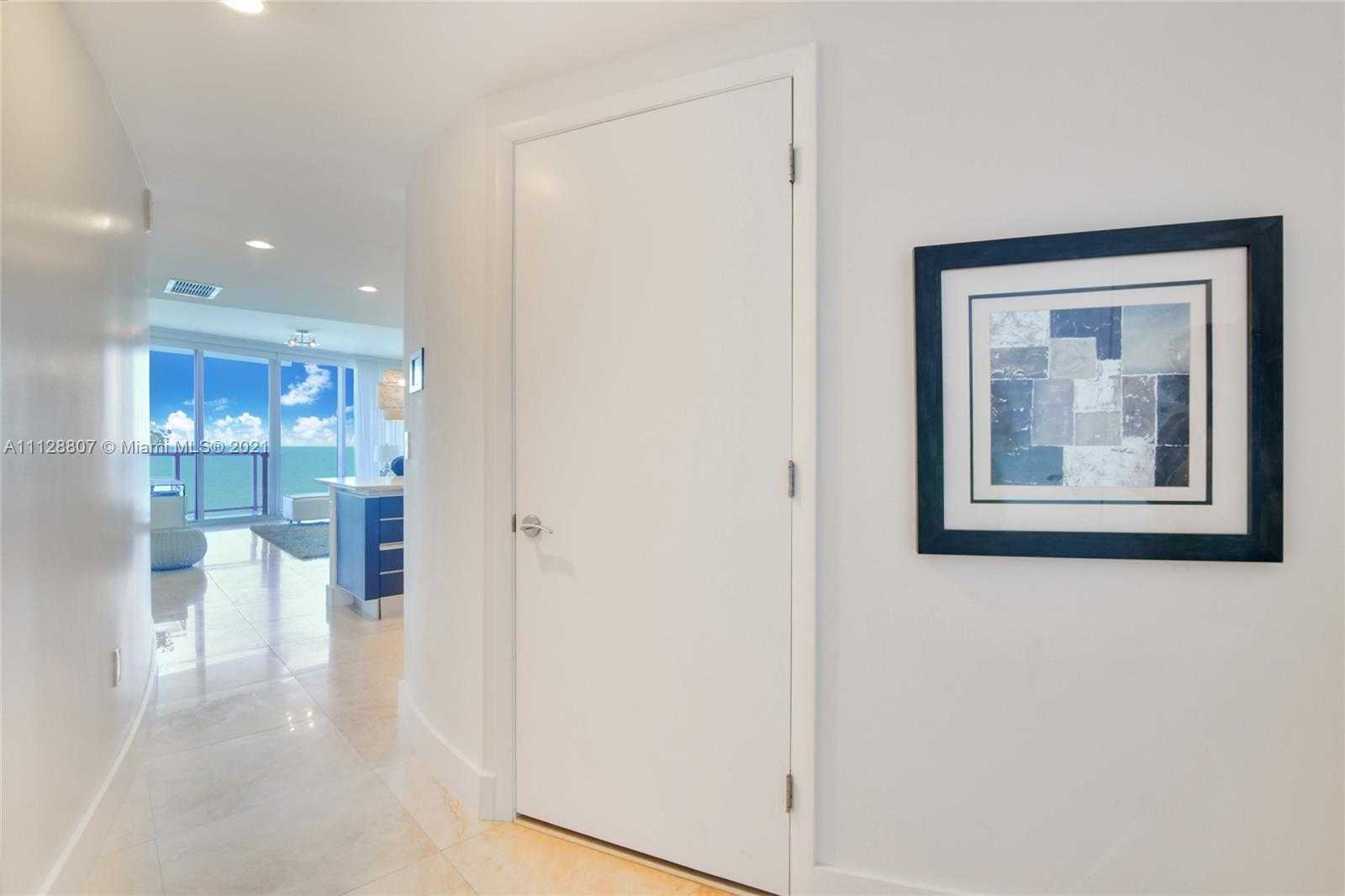 Small Image of 17001 Collins Ave, Sunny Isles Beach, FL 33160, USA Number 9