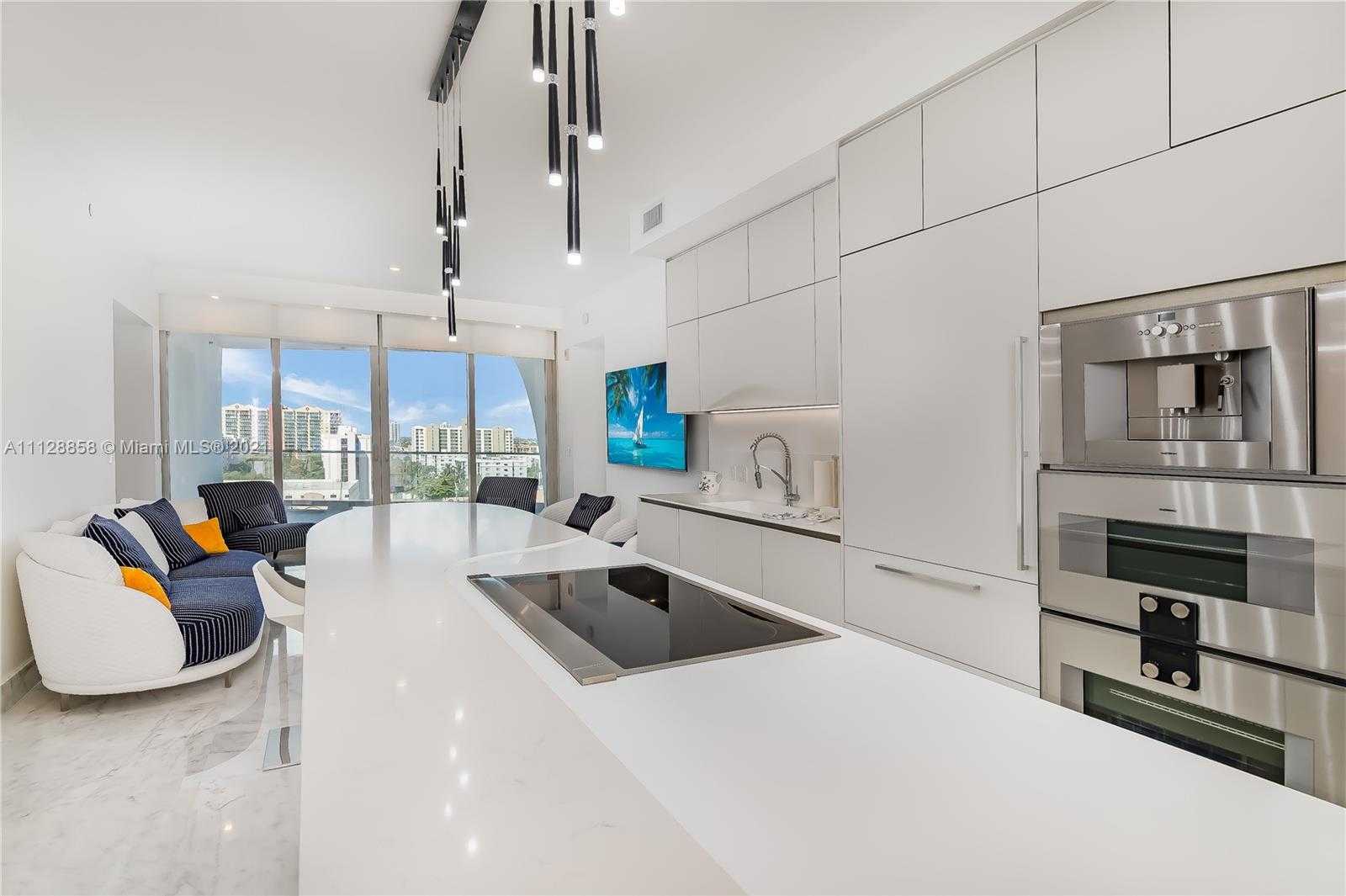 Small Image of 16901 Collins Ave, Sunny Isles Beach, FL 33160, USA Number 17