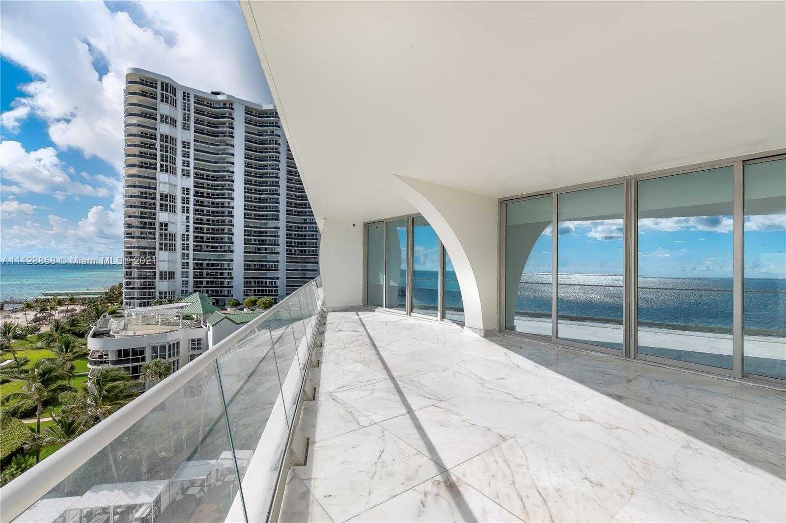 Small Image of 16901 Collins Ave, Sunny Isles Beach, FL 33160, USA Number 2