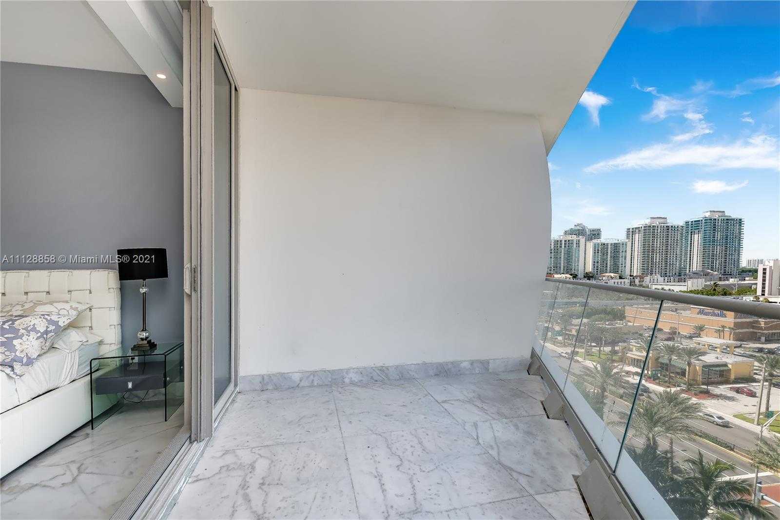Small Image of 16901 Collins Ave, Sunny Isles Beach, FL 33160, USA Number 32