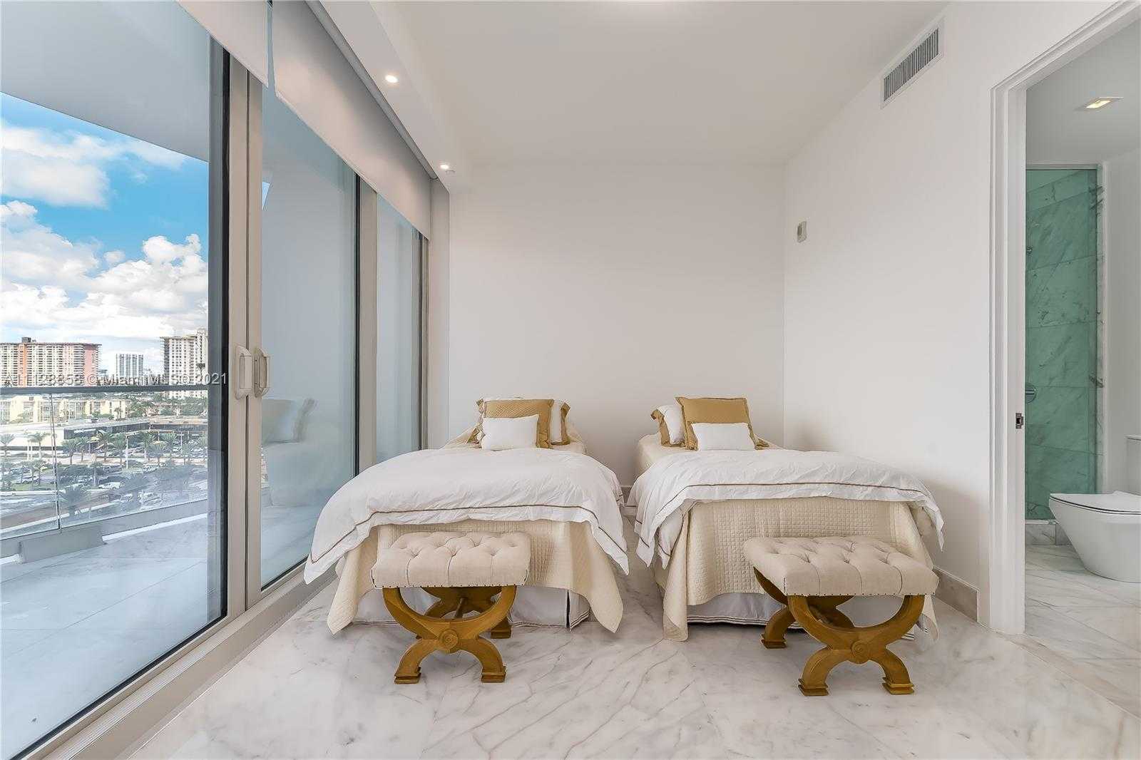 Small Image of 16901 Collins Ave, Sunny Isles Beach, FL 33160, USA Number 33