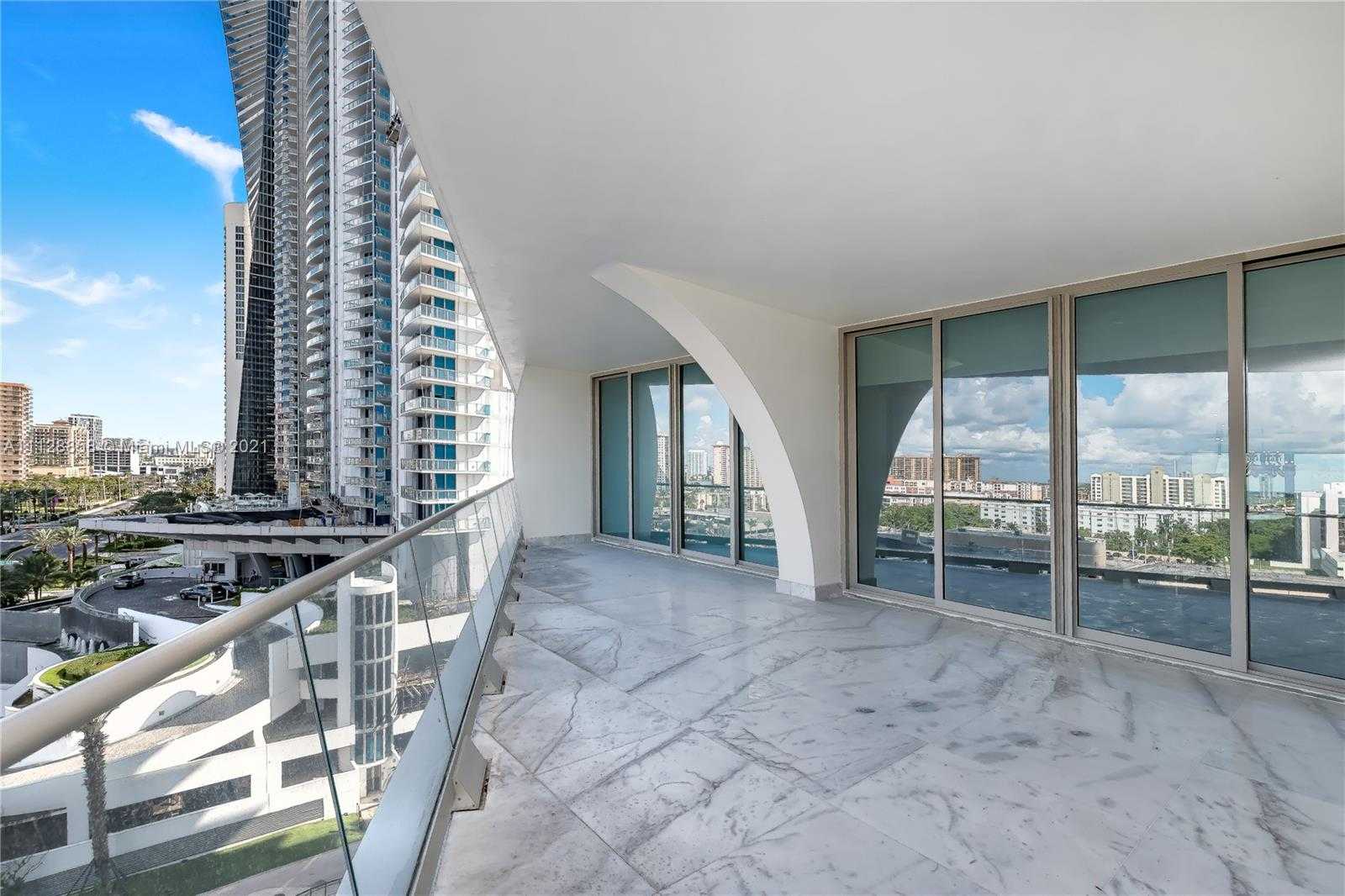 Small Image of 16901 Collins Ave, Sunny Isles Beach, FL 33160, USA Number 9