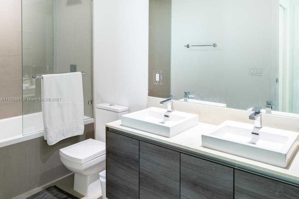 Small Image of 1080 Brickell Ave, Miami, FL 33131, USA Number 5