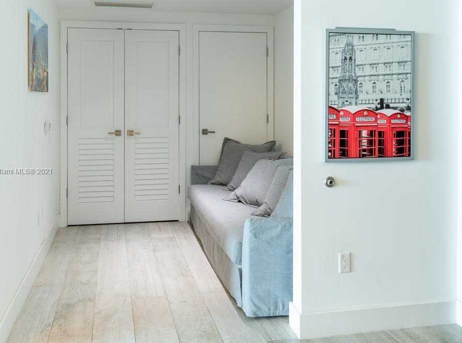 Small Image of 1080 Brickell Ave, Miami, FL 33131, USA Number 7