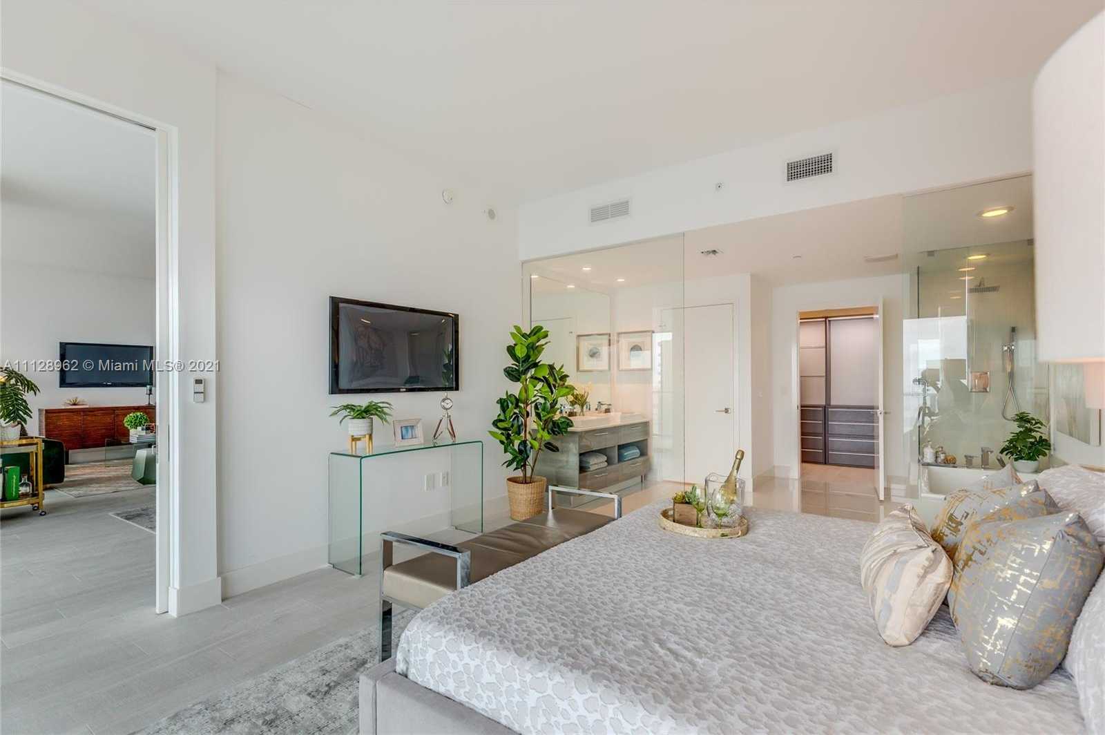 Small Image of 650 NE 32nd St, Miami, FL 33137, USA Number 17