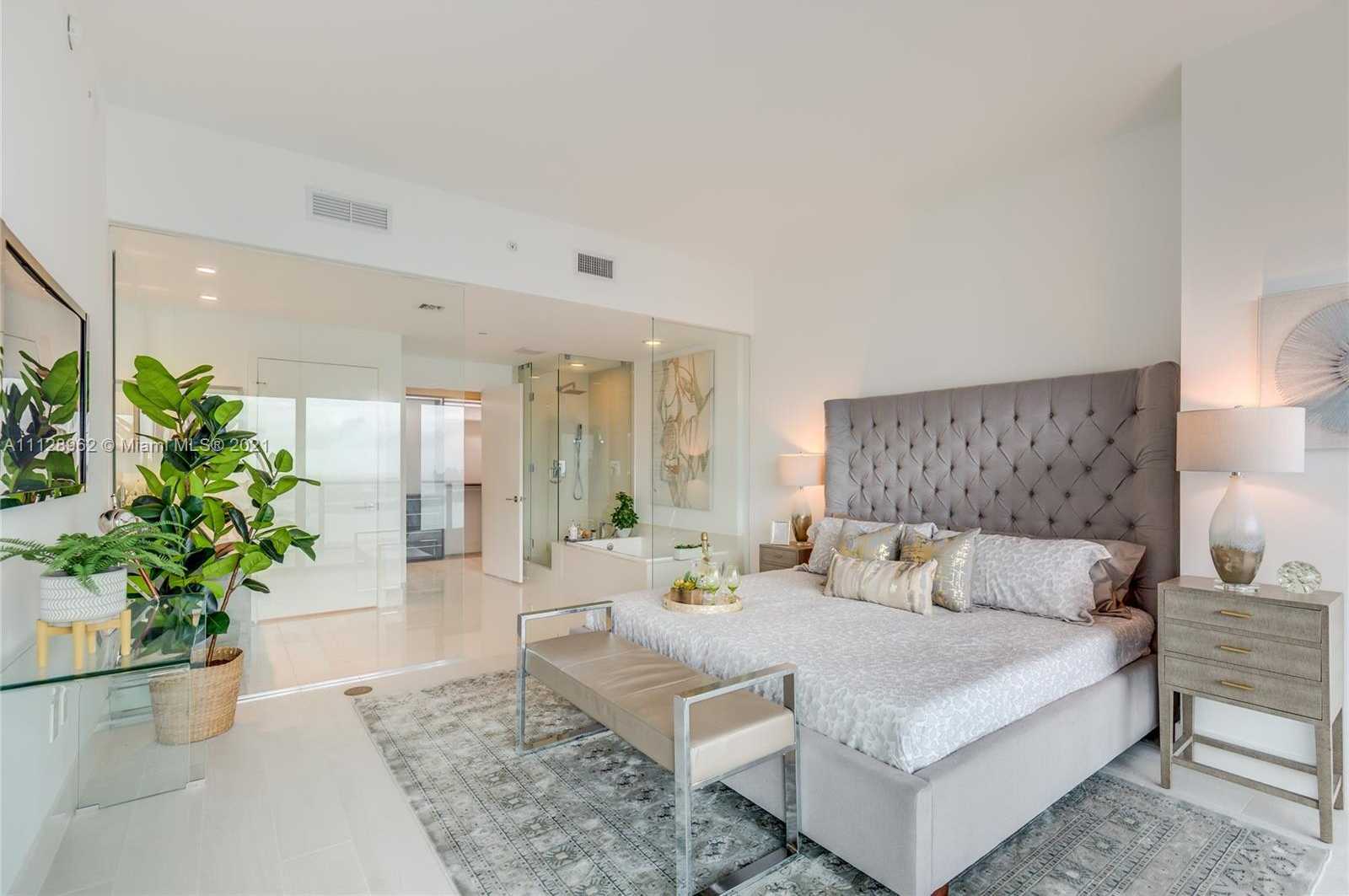 Small Image of 650 NE 32nd St, Miami, FL 33137, USA Number 18