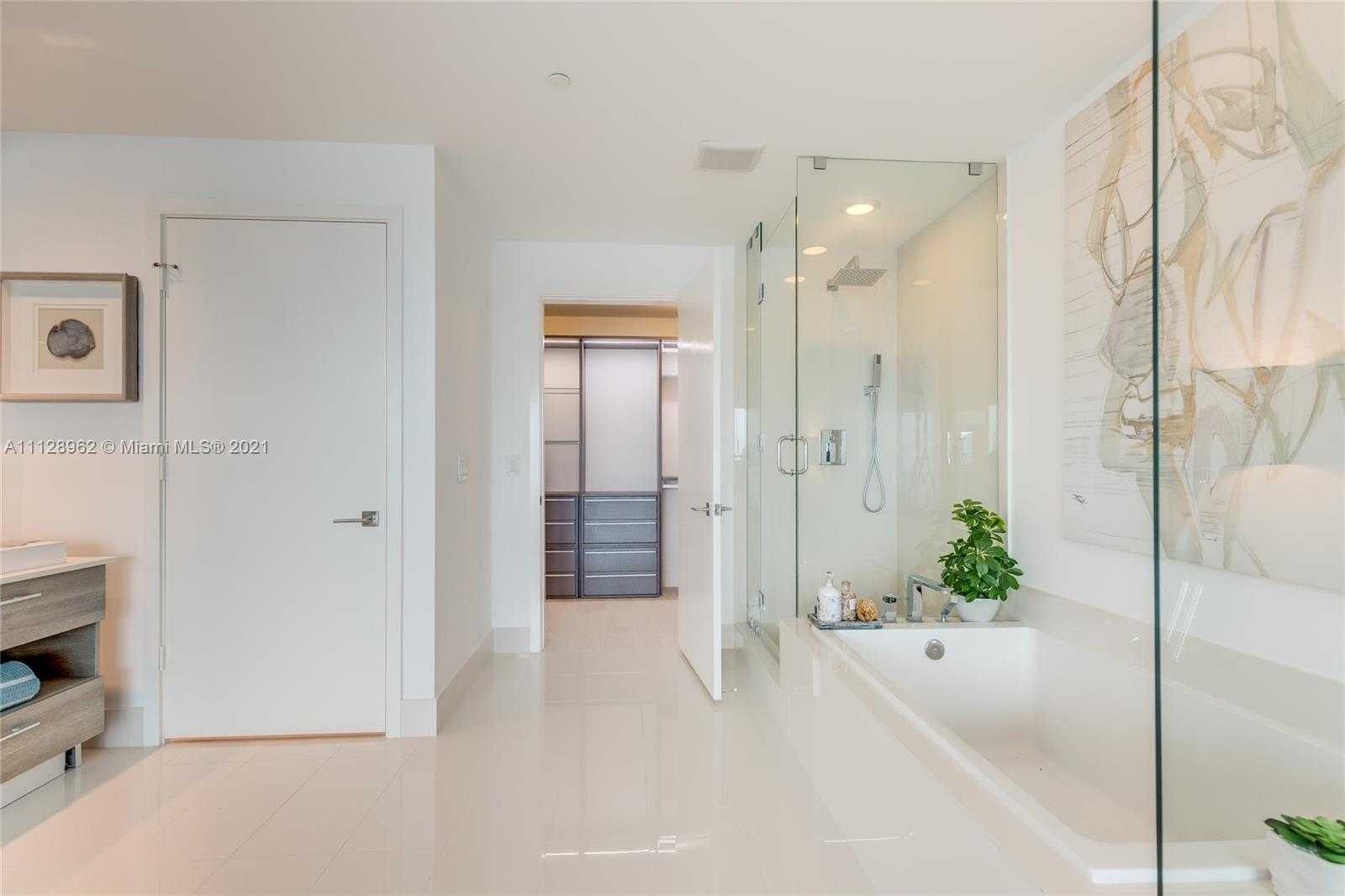 Small Image of 650 NE 32nd St, Miami, FL 33137, USA Number 21