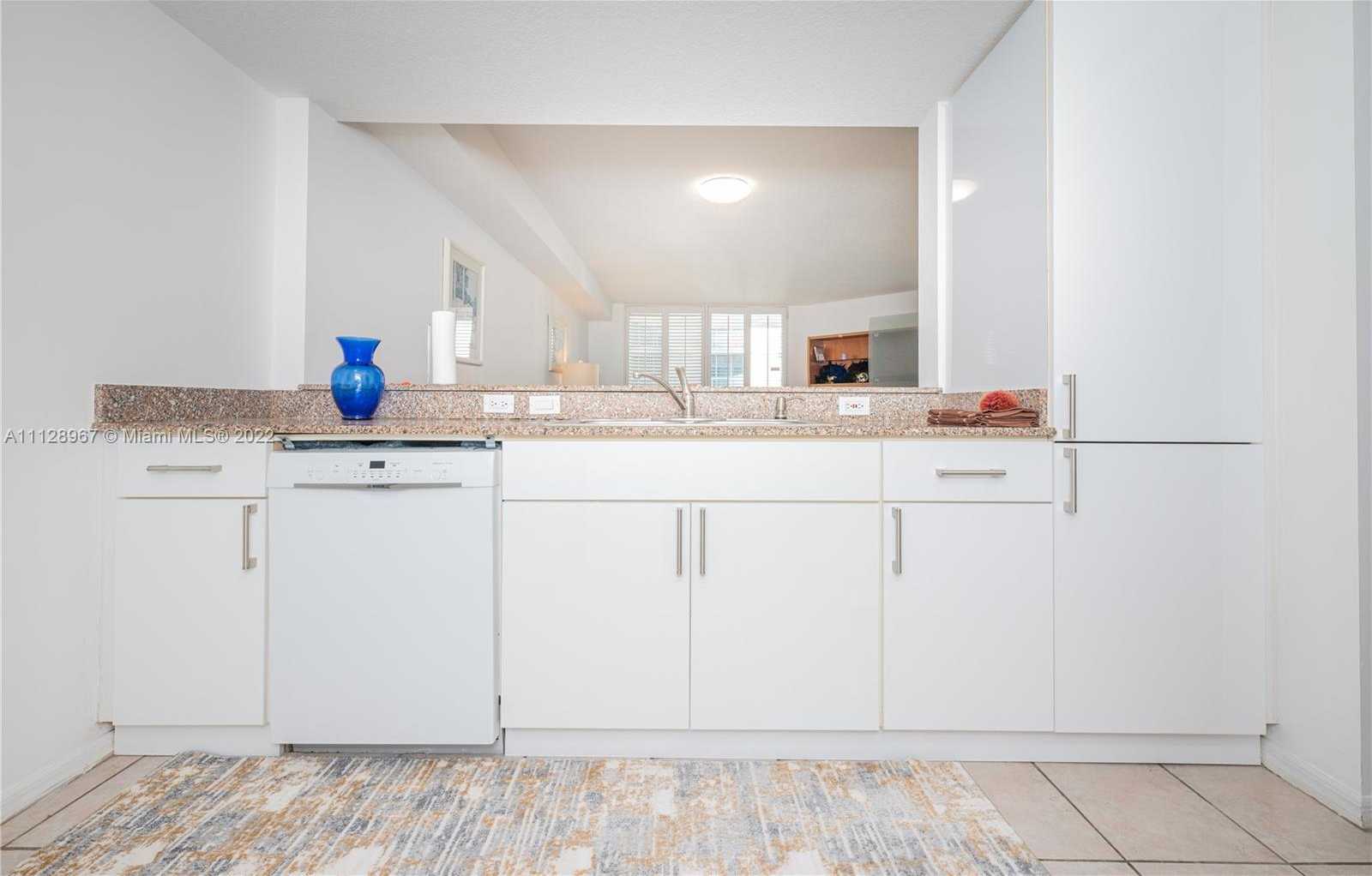 Small Image of 17275 Collins Ave, Sunny Isles Beach, FL 33160, USA Number 10