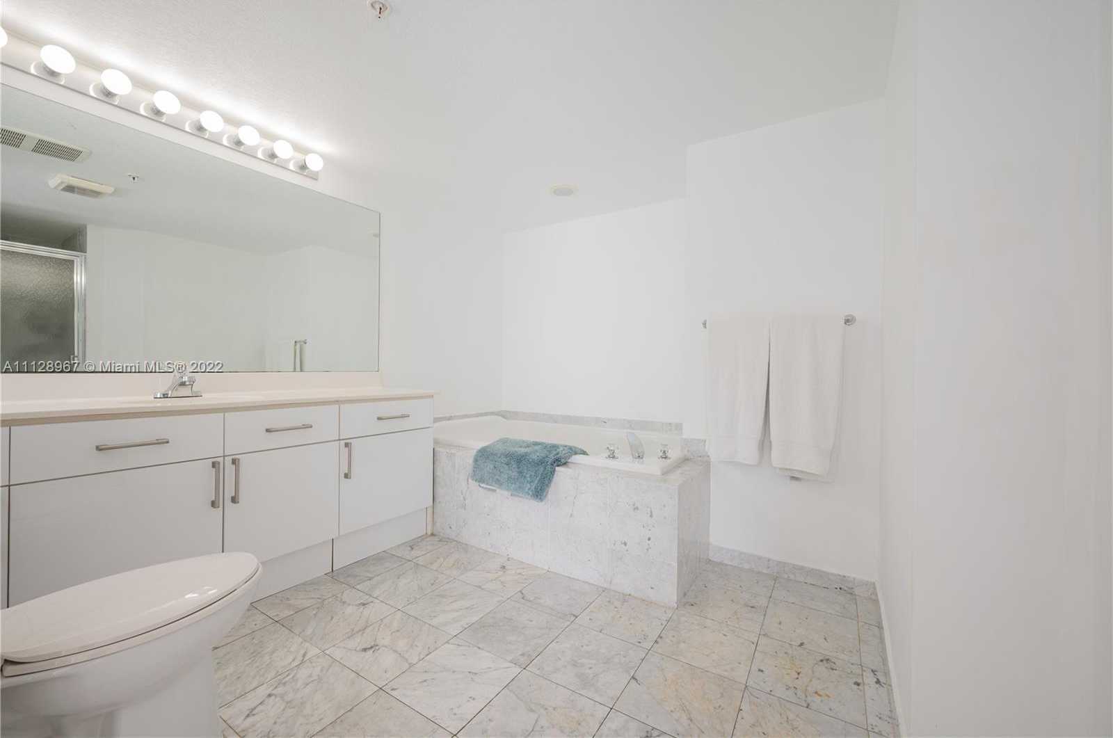Small Image of 17275 Collins Ave, Sunny Isles Beach, FL 33160, USA Number 11