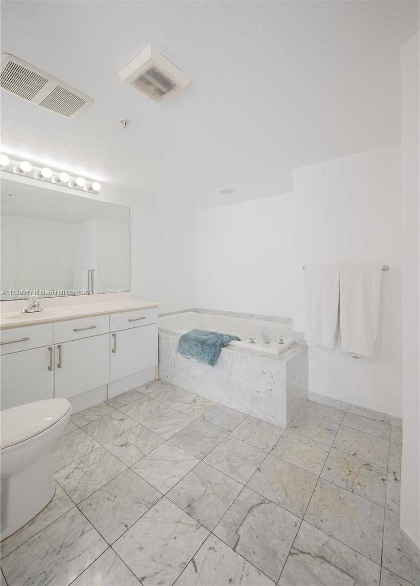 Small Image of 17275 Collins Ave, Sunny Isles Beach, FL 33160, USA Number 12
