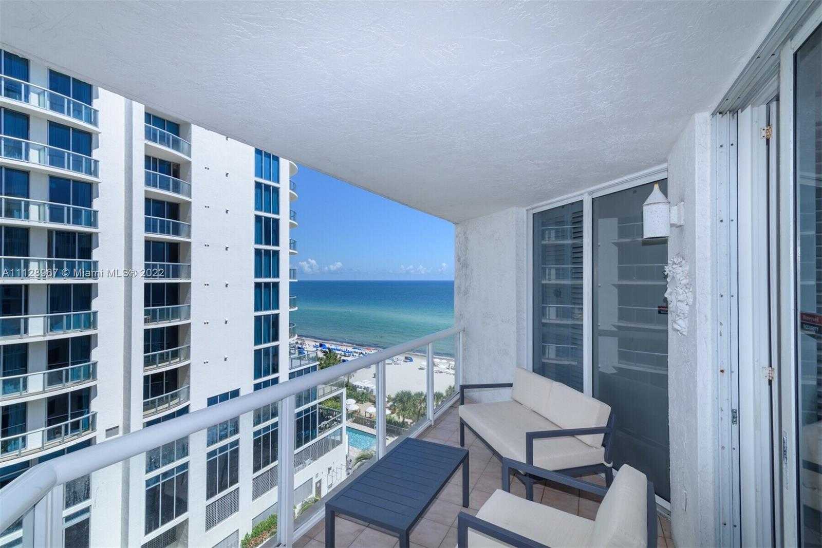 Small Image of 17275 Collins Ave, Sunny Isles Beach, FL 33160, USA Number 2